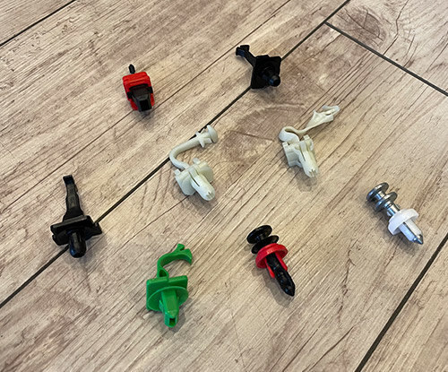 エアーバック付Aピラーのクリップ交換