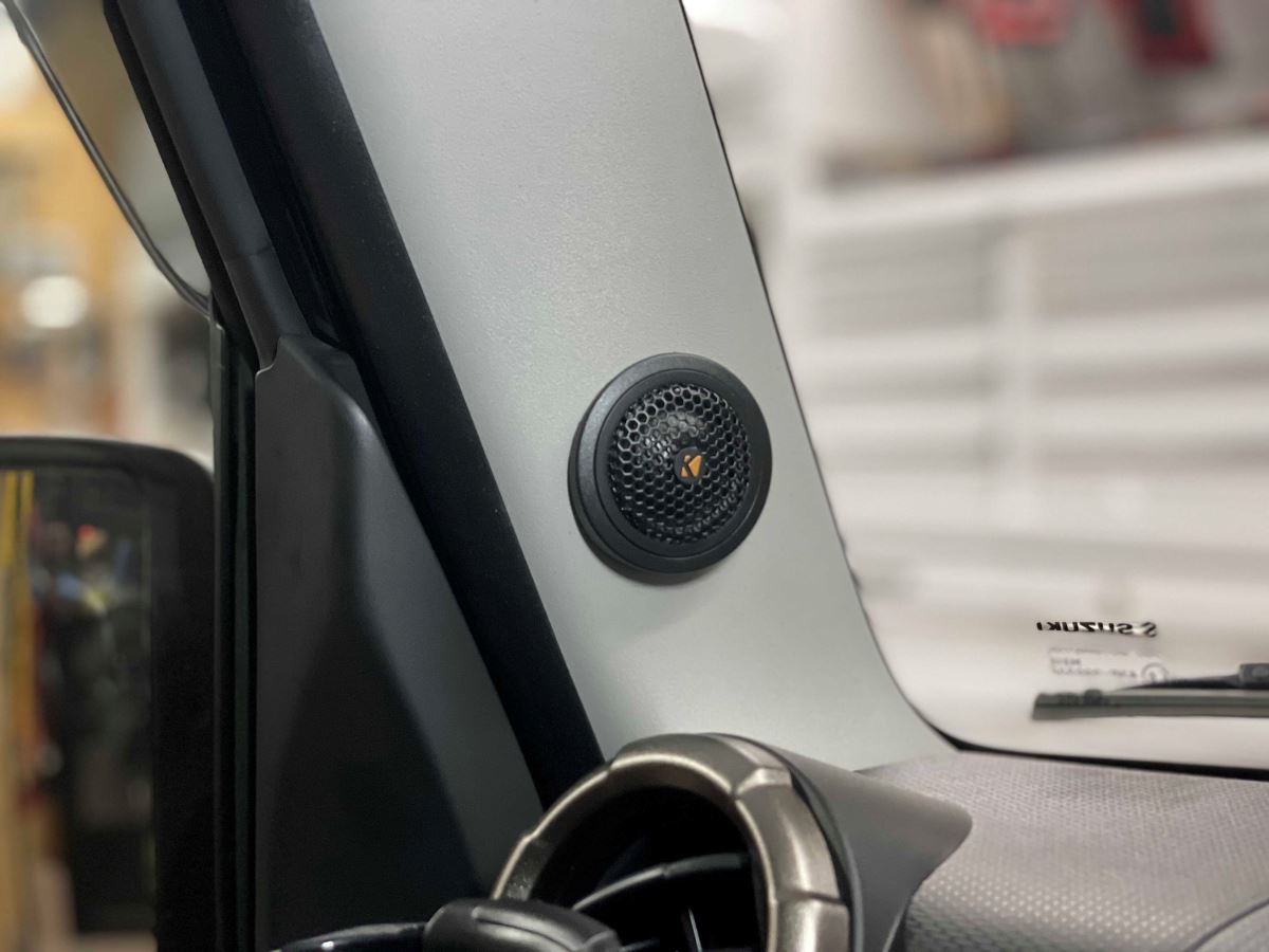 ジムニープラン ツイーターAピラー加工取付(スピーカー同梱の付属品にて固定)