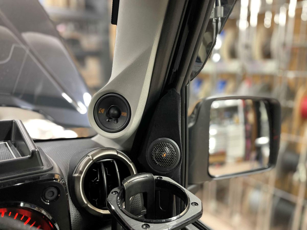 KSS6704選択時大型ツスピーカー埋め込み製作フロッキーAピラー2