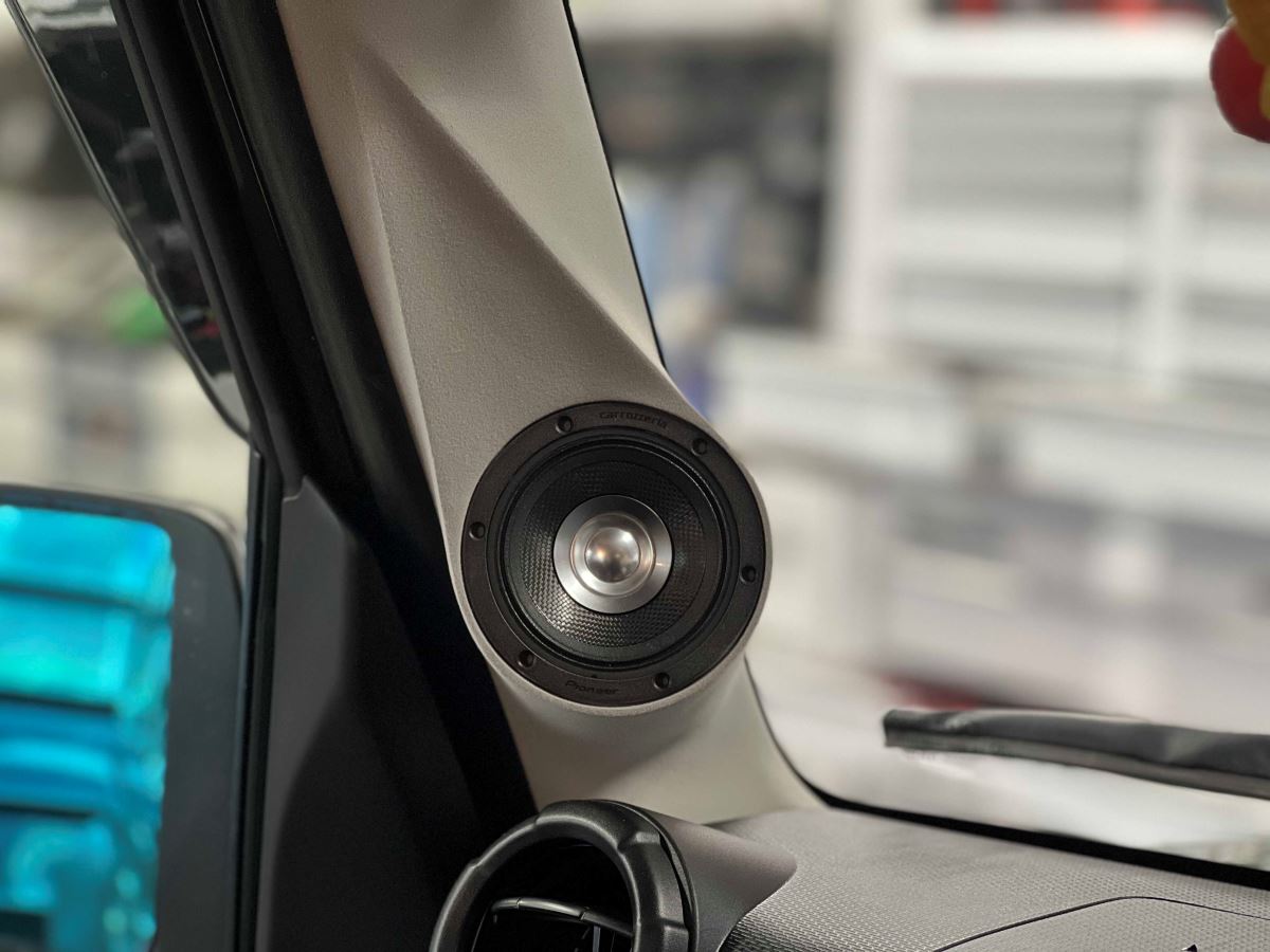 Z900選択時大型ツイーター埋め込み製作フロッキーAピラー2